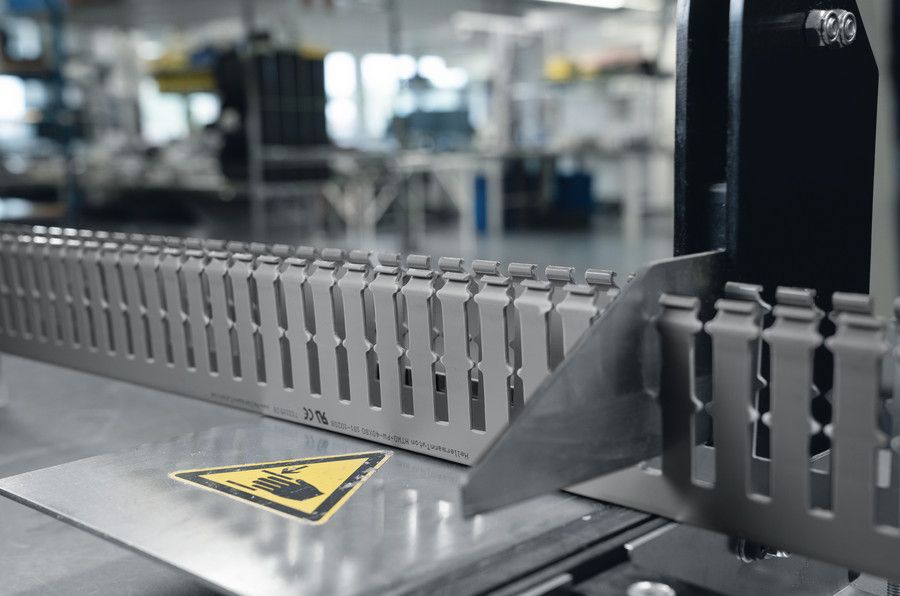 Verdrahtungskanal stgr 80x120x2000mm m.OT Bodenl