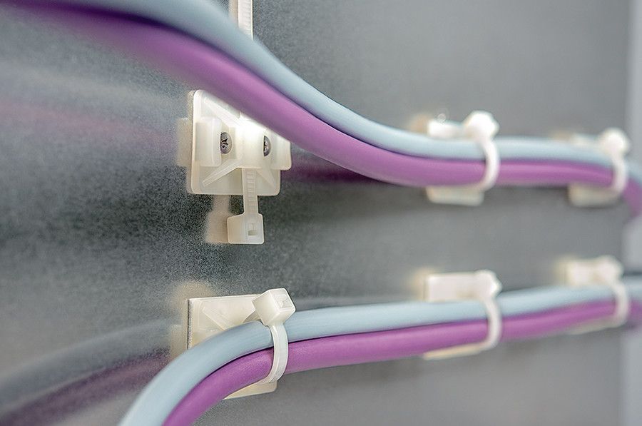 Befestigungssockel Kst natur 8mm Ø3,2mm 32x25x5,2mm PA schraub/niet -40-85°C