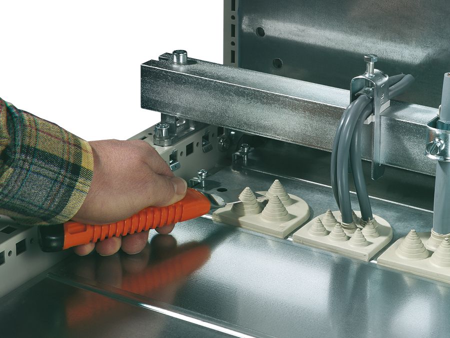 Durchführungstülle Gummi Ø47mm geschl ws