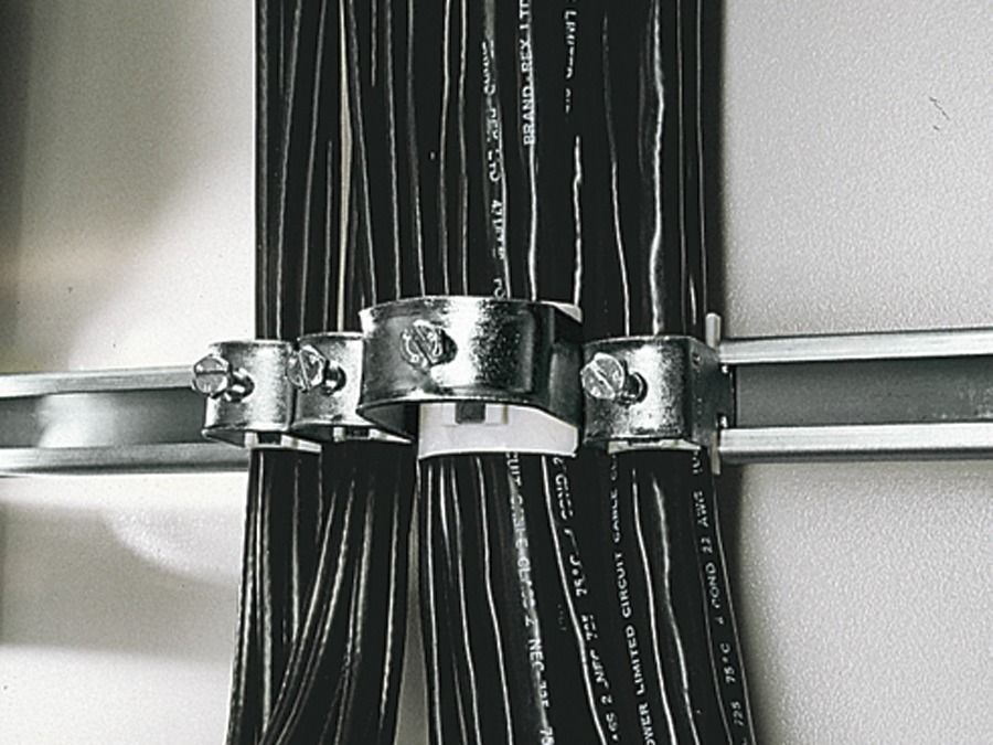 Bügelschelle 30-34mm ST C-Profil W=Kst hfr Wanne=Kunststoff