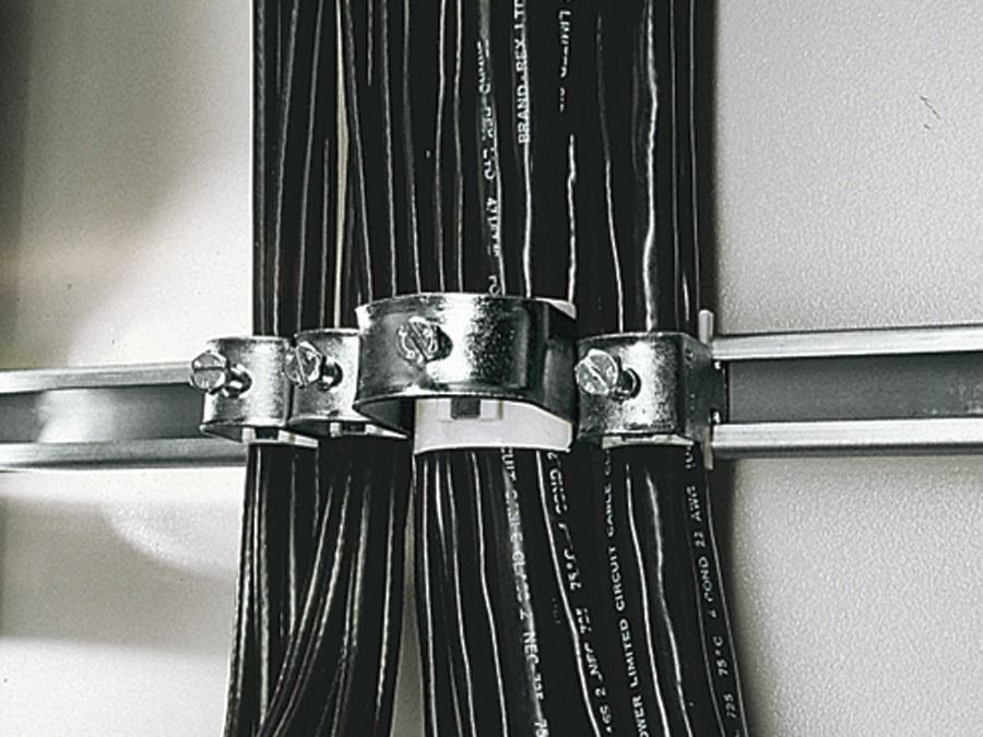 Bügelschelle 42-56mm ST C-Profil W=Kst hfr Wanne=Kunststoff