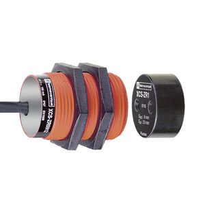 Näherungsschalter magn 20mm/A 8mm/E DC 24V Zyl Gew Kab Relaiskont