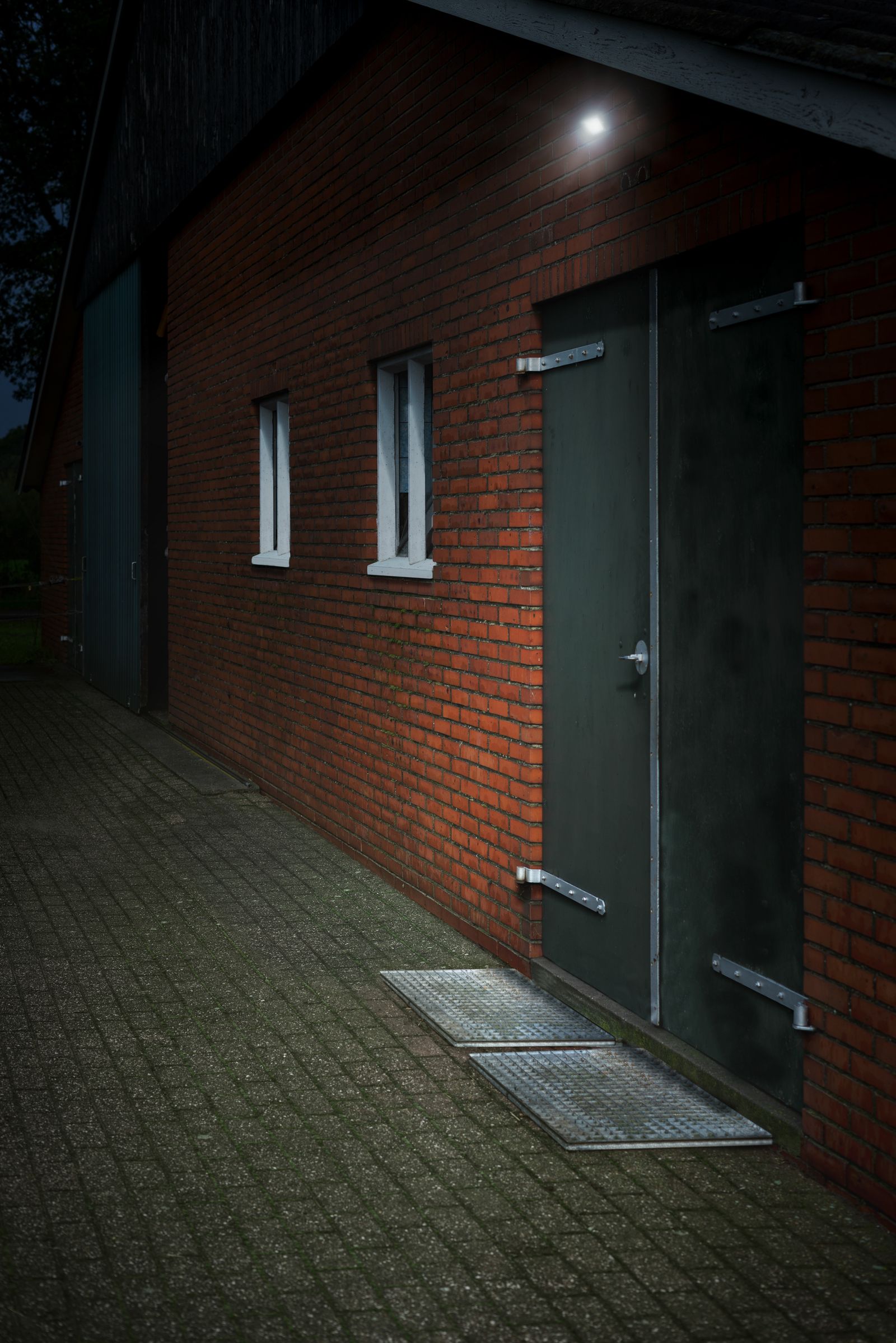 LED-Anbaustrahler 30W 3000K 2850lm Konv sw mt 1LED Alu IP65 RF:matt Direktans