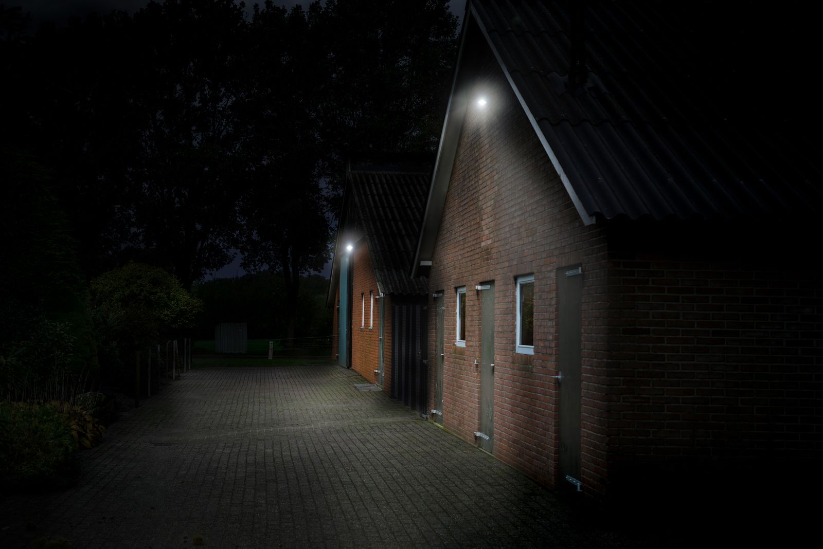 LED-Anbaustrahler 30W 3000K 2850lm Konv sw mt 1LED Alu IP65 RF:matt Direktans