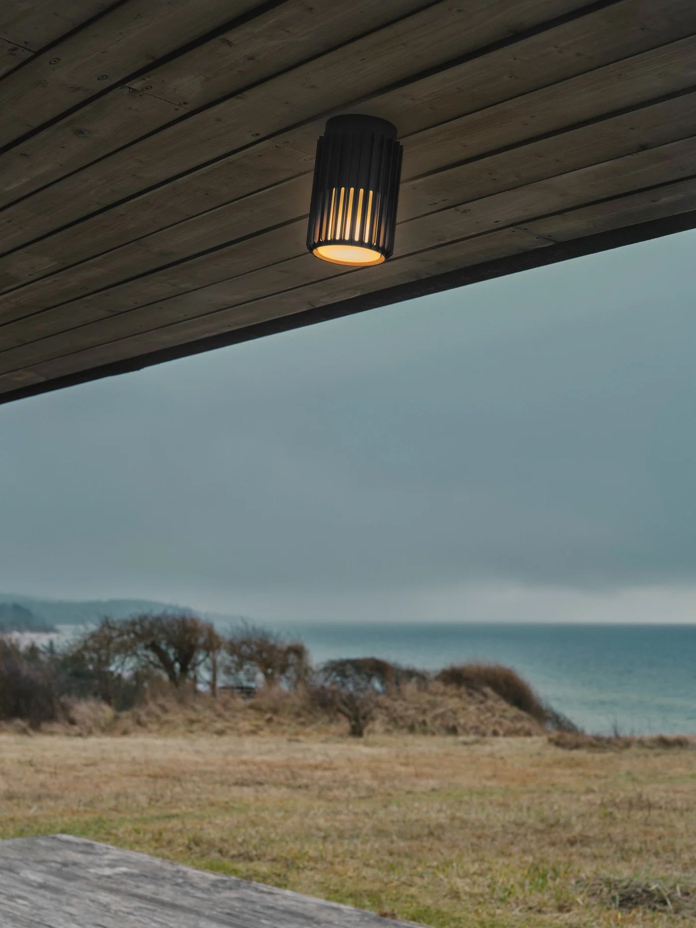 LED-Deckenanbauleuchte Aludra 15W sw IP54 E27 Ø124x188mm