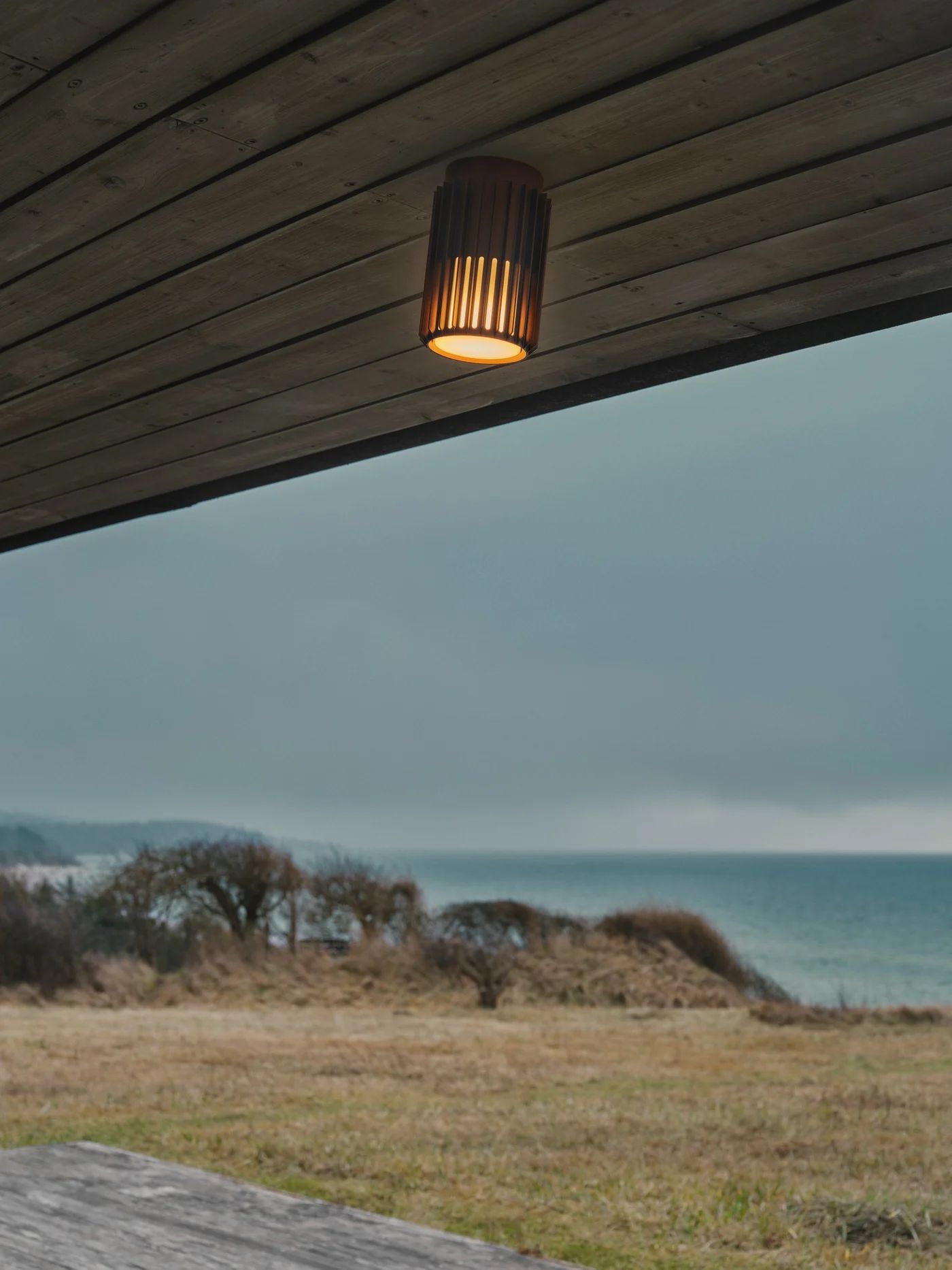 LED-Deckenanbauleuchte Aludra 15W ms IP54 E27 messing Ø124x188mm