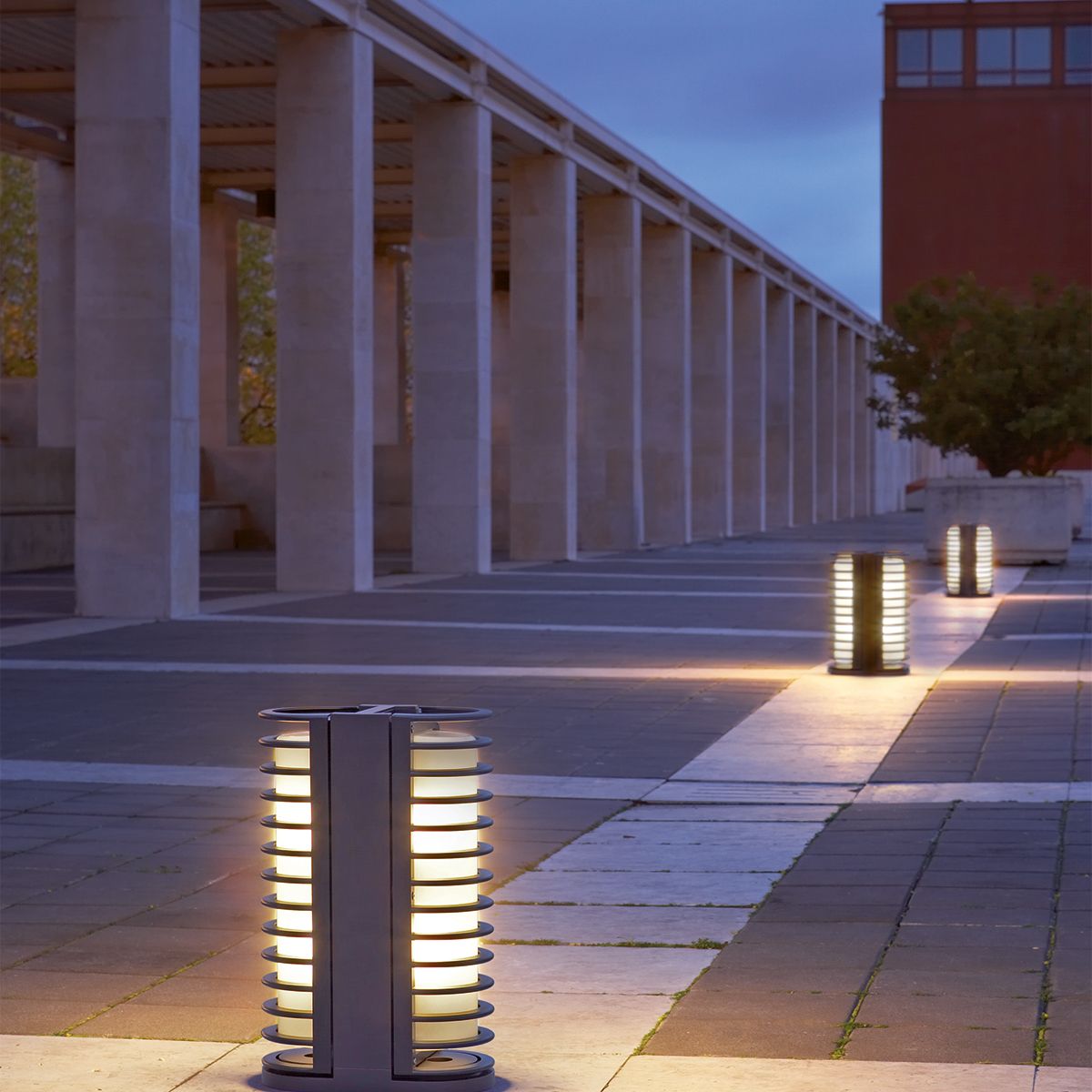 LED-Decken-/Wandleuchte NIKKO+ 15W 3000K 641lm gr Konv IP65 423x148x130mm