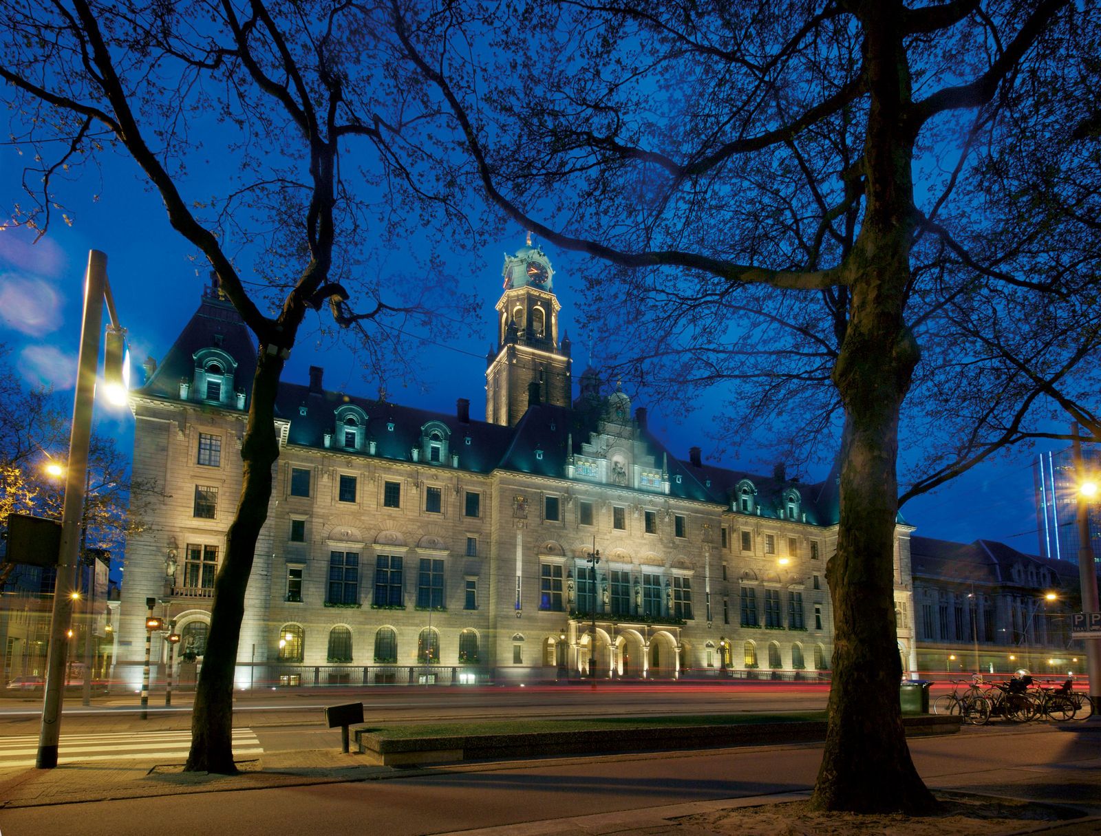 LED-Anbaustrahler 146W CoreLineTempo Alu 4000K Konv 80LEDs 21000lm IP66 al