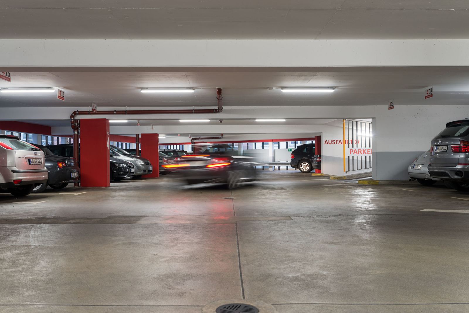 LED-Feuchtraumleuchte CoreLine 16W 4000K 1900lm gr Konv Dimmung DALI IP65