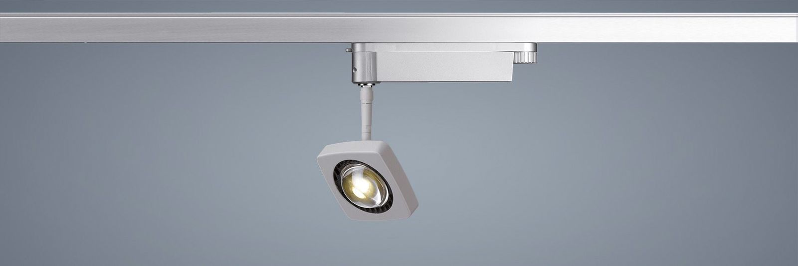 LED-Anbaustrahler 12,5W KELVEEN 3000K mt 1000lm Konv 1LED Alu IP20 chr NV-Adapt