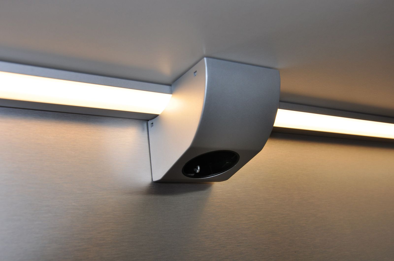 LED-Möbelleuchte 15W 4000K 1425lm alu IP20 900x40x15mm