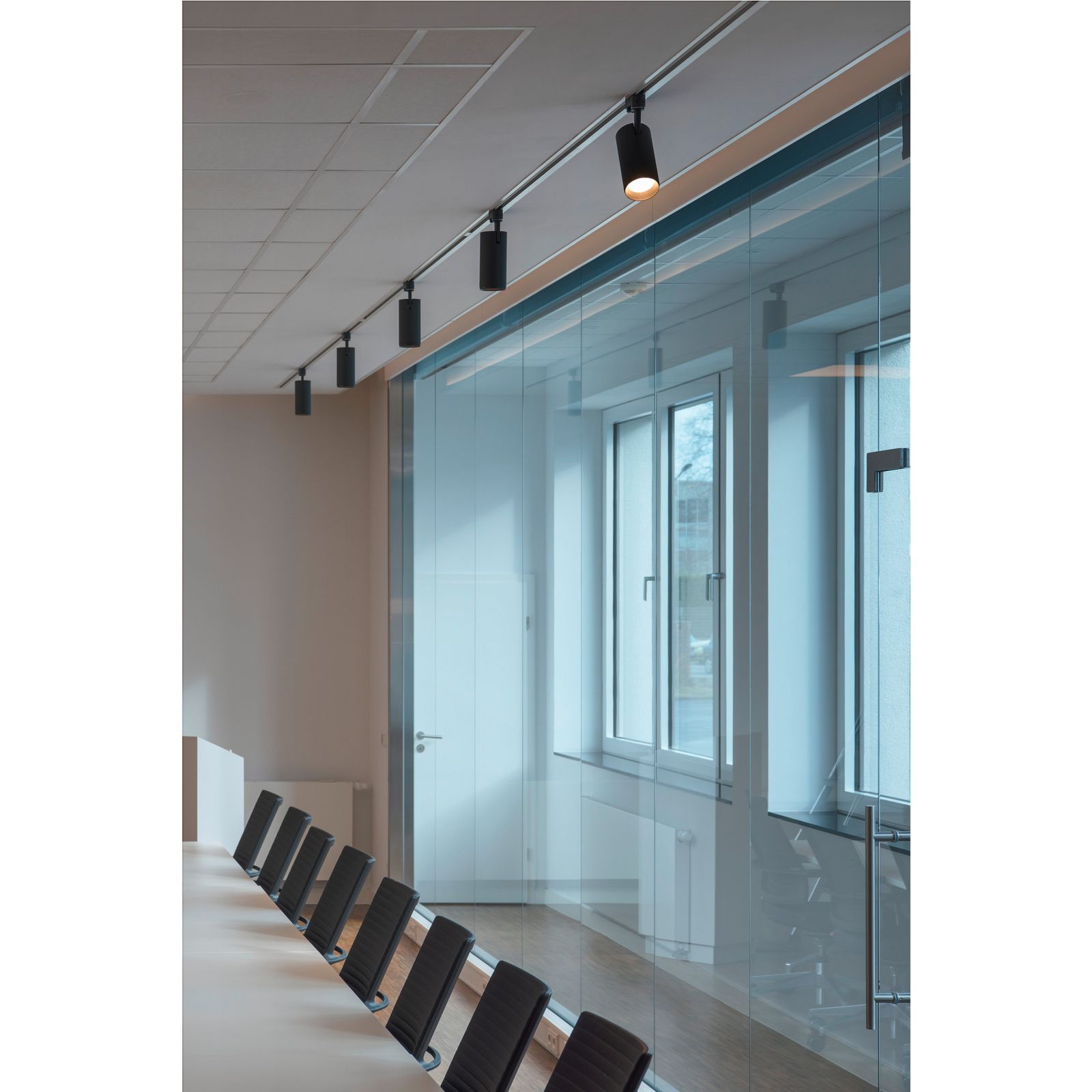 LED-Schienenstrahler 14W 2700K 1750lm Konv sw mt 1LED Alu IP20 RF:hochglänzend