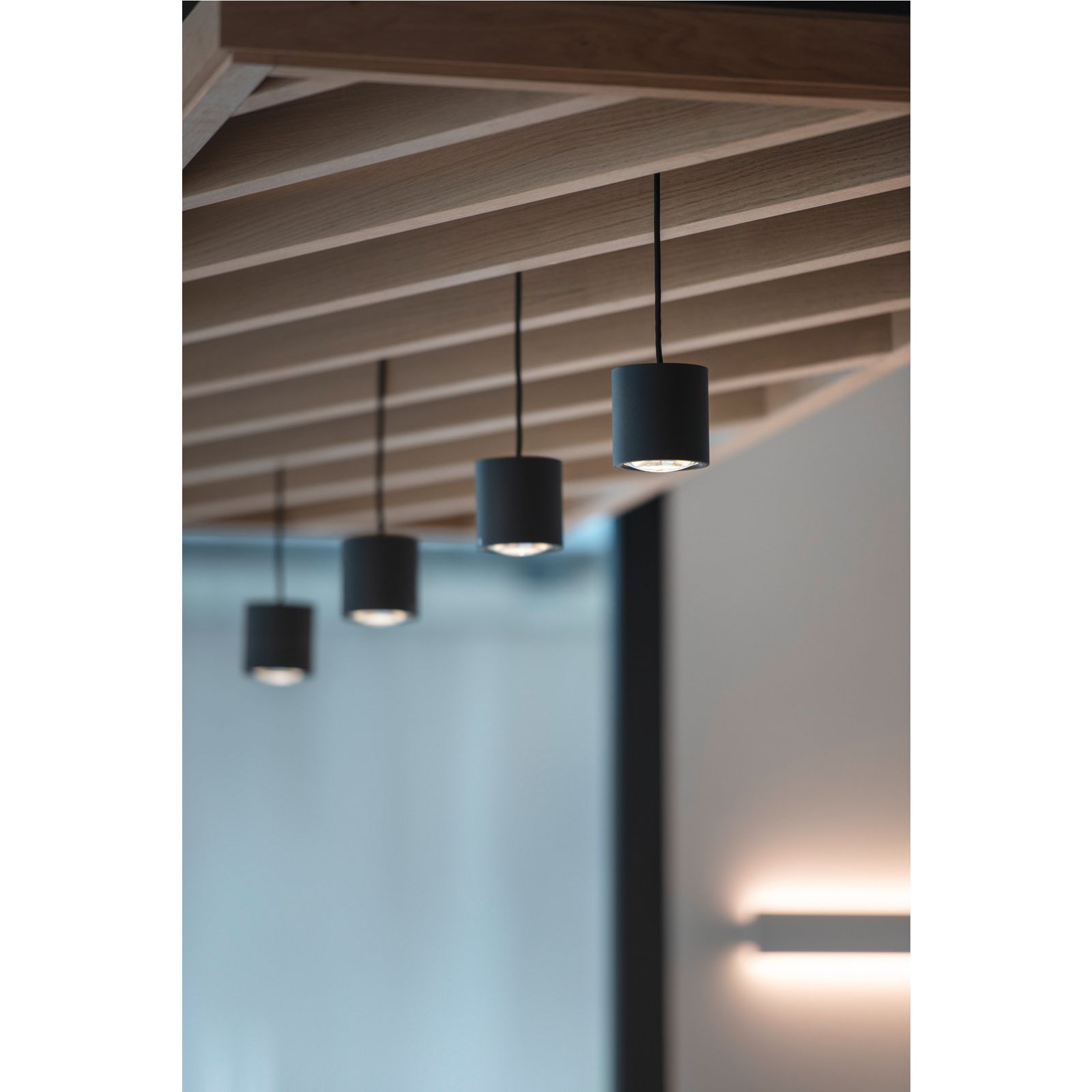 LED-Pendelleuchte 11W 3000K 780lm sw Konv sym 1LED LED nicht austauschbar