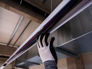 Tragschiene Lichtband 3-l 11x2,5qmm IP64 ws 3-längig L=4605mm