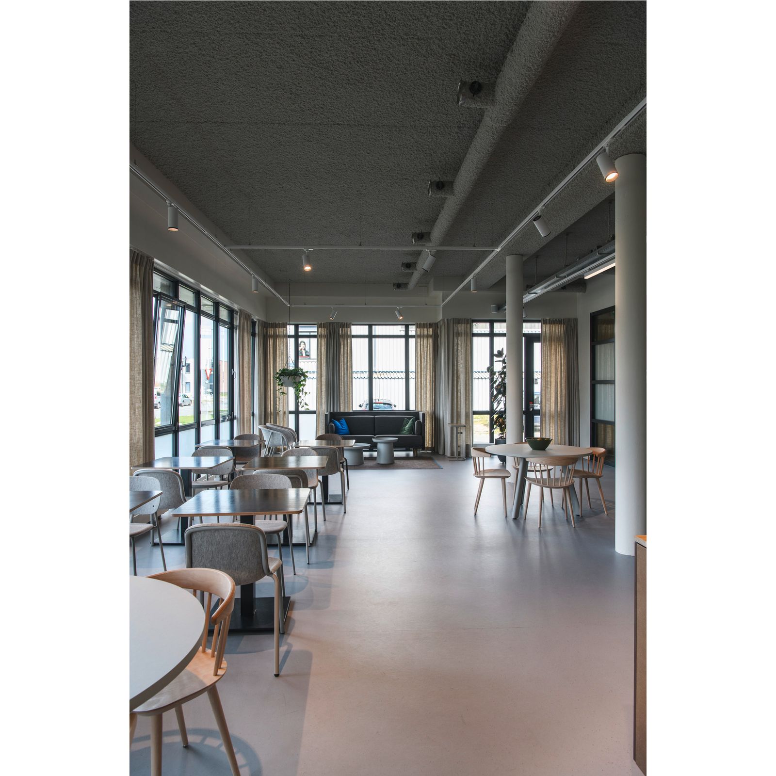 LED-Schienenstrahler 39W 3000-4000K 1LED 3000lm Konv Dimmung DALI Alu IP20 ws mt