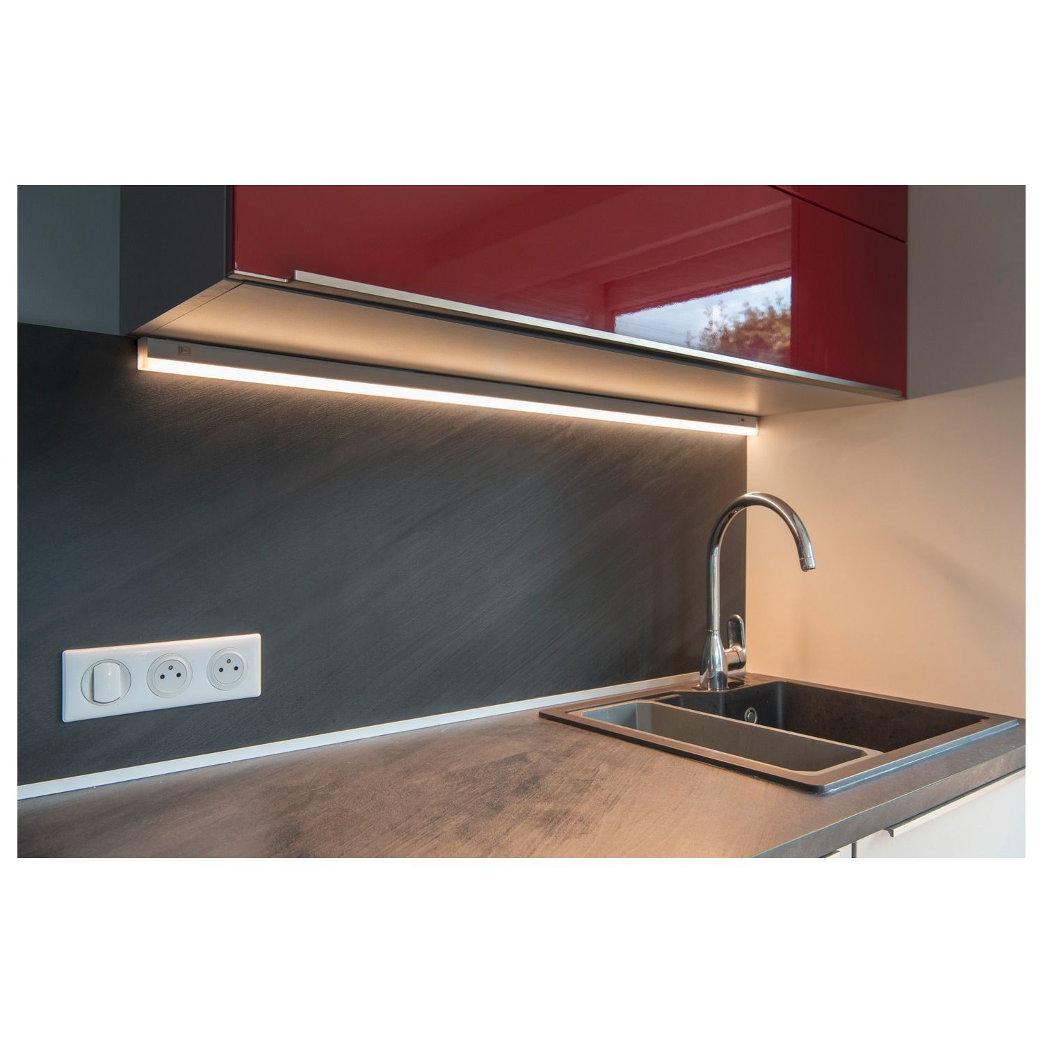 LED-Lichtleiste 18W 3000-4000K 1960lm Konv 1LED IP20 1185,5x26x36mm