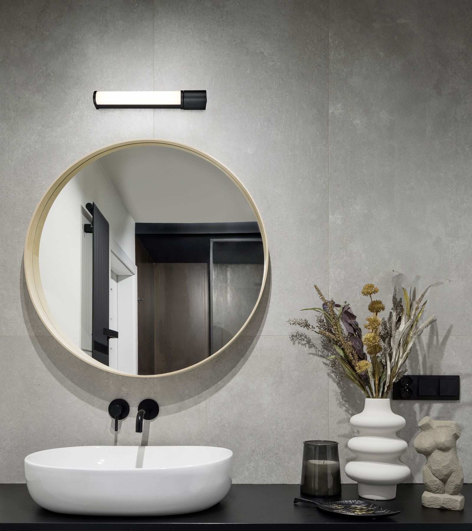 LED-Spiegelleuchte PIERA 8W 3000K 850lm sw Konv IP44 410x55x70mm