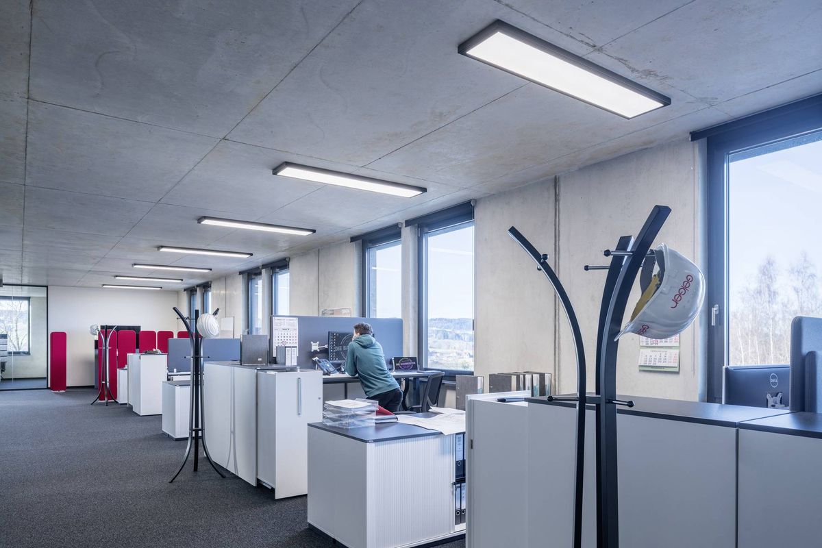 LED-Deckenanbauleuchte 40W 3000-4000K 4400lm ws Konv Dimmung DALI IP20