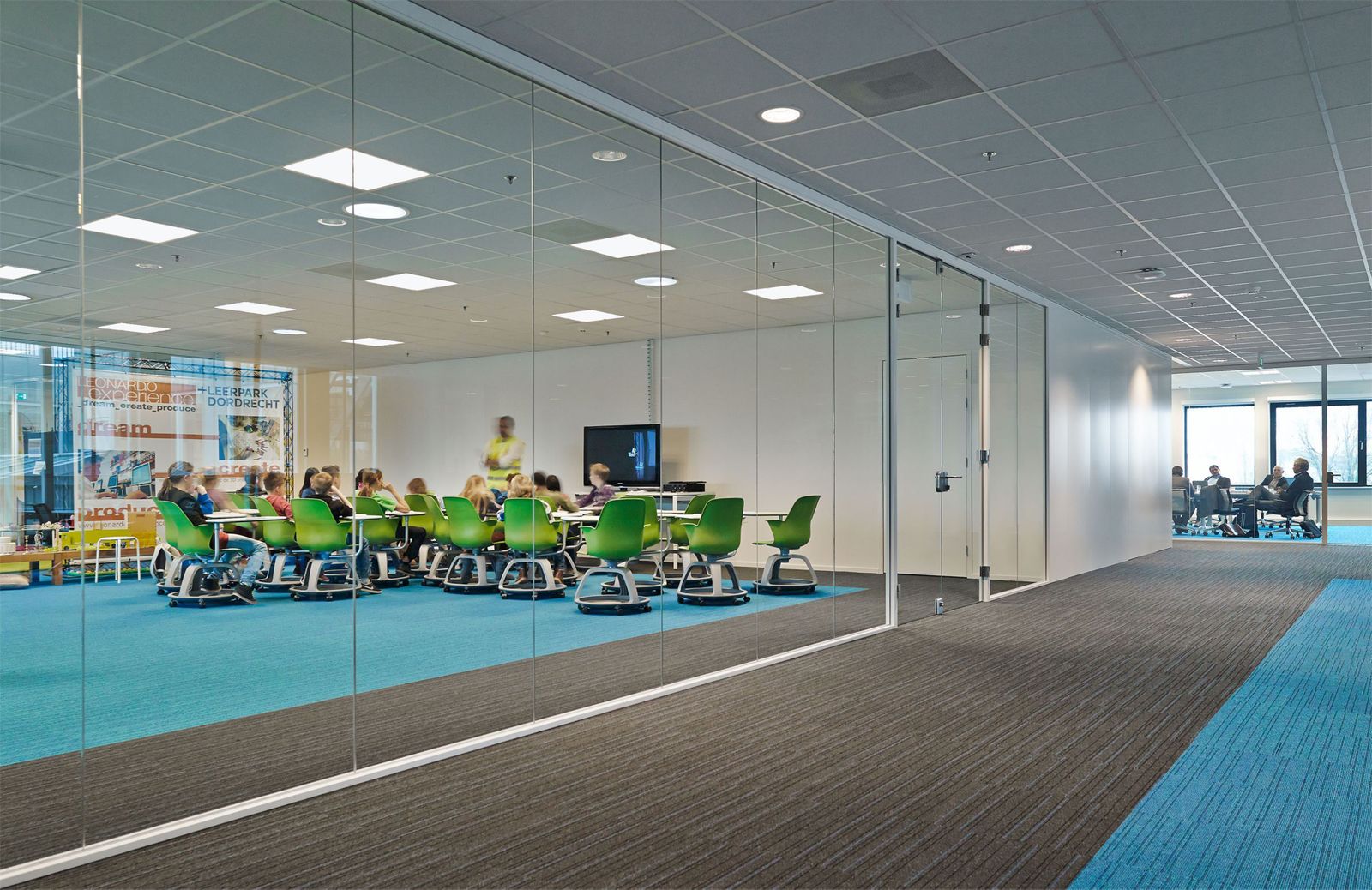 LED-Panel CoreLine 28,5W 4000K 3600lm ws IP20 620x620x61mm