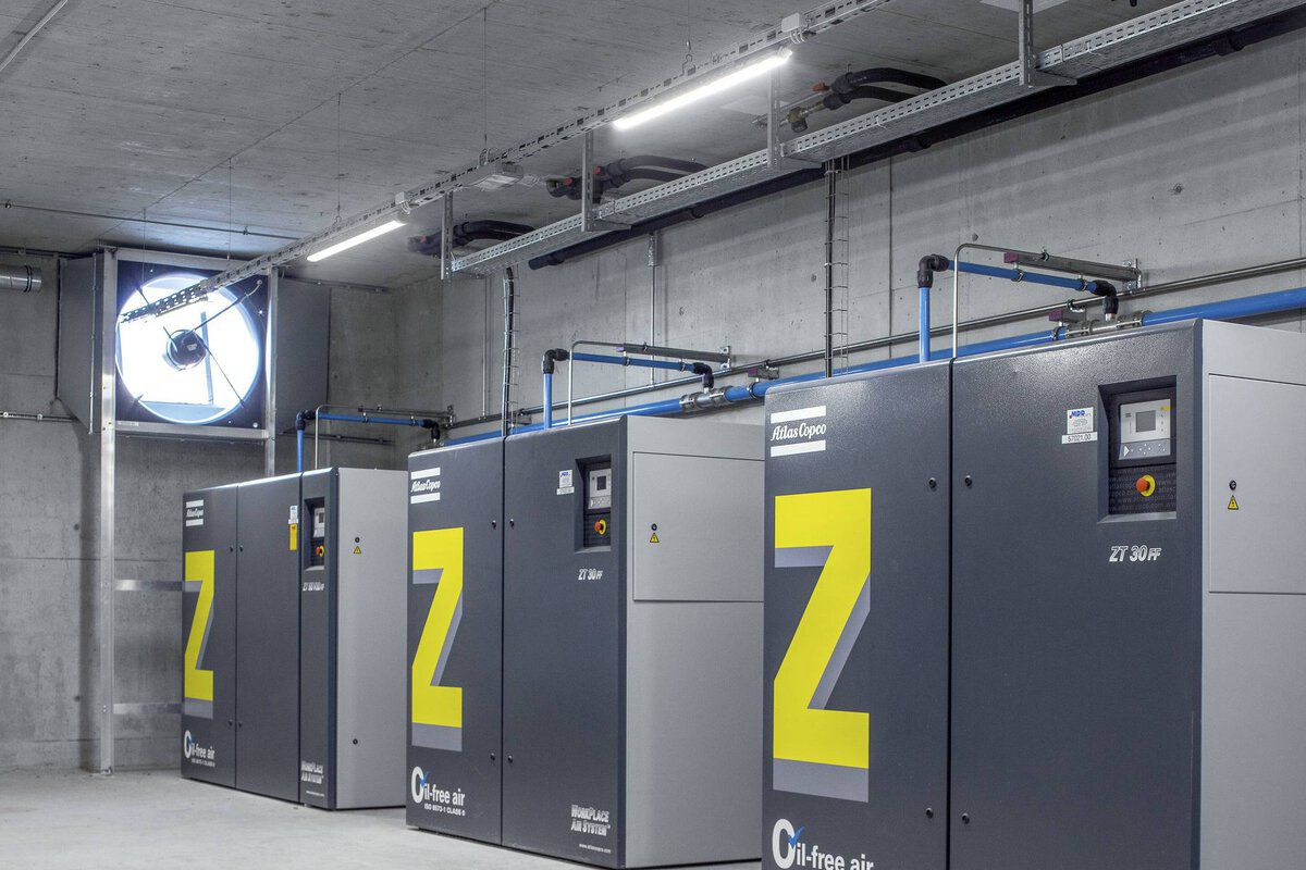 LED-Feuchtraumleuchte twenty3 22-33W gr 4000-6500K 3800lm Konv IP65