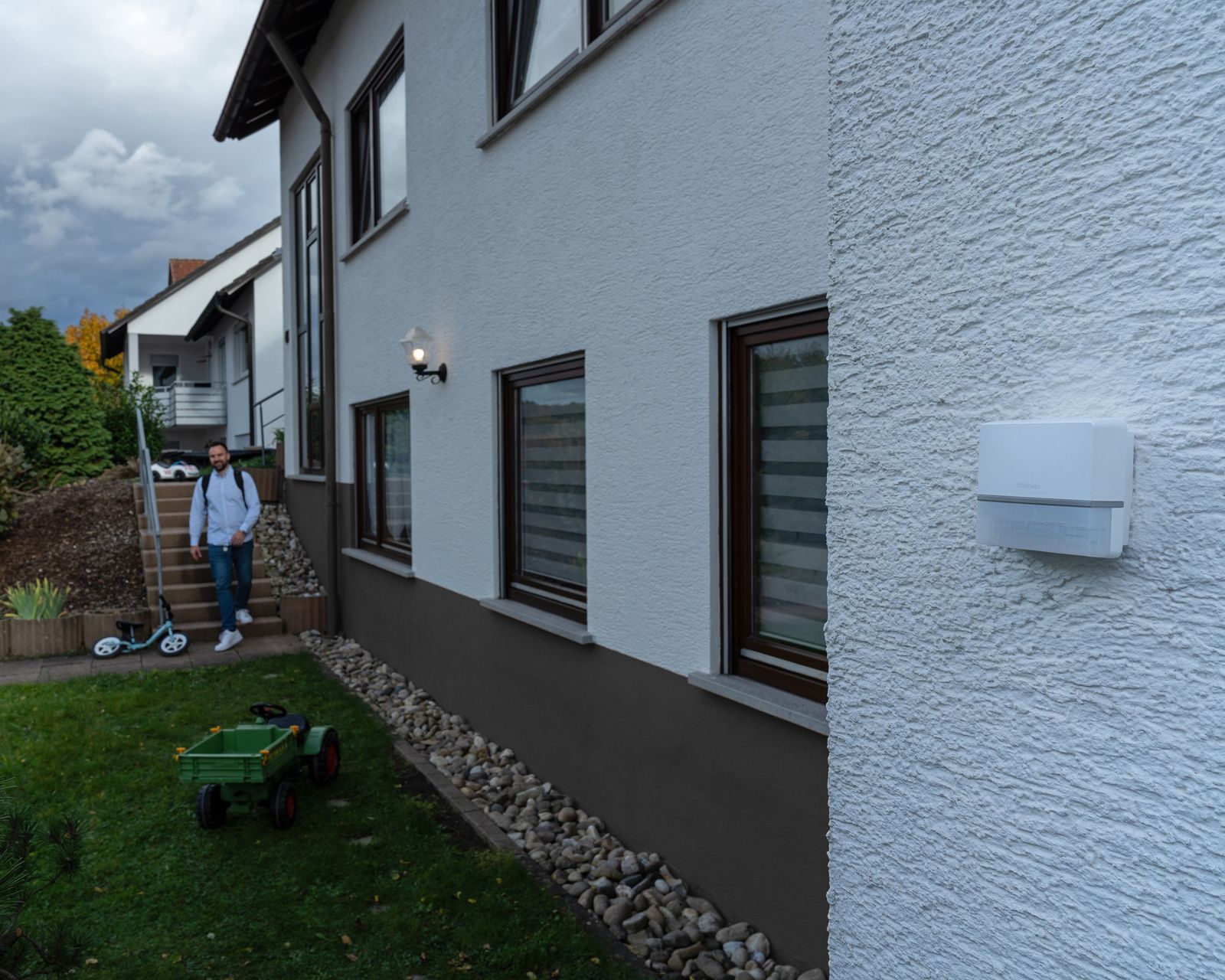 Bewegungsmelder AP 0-180° 230V ws mt IP55 2300W