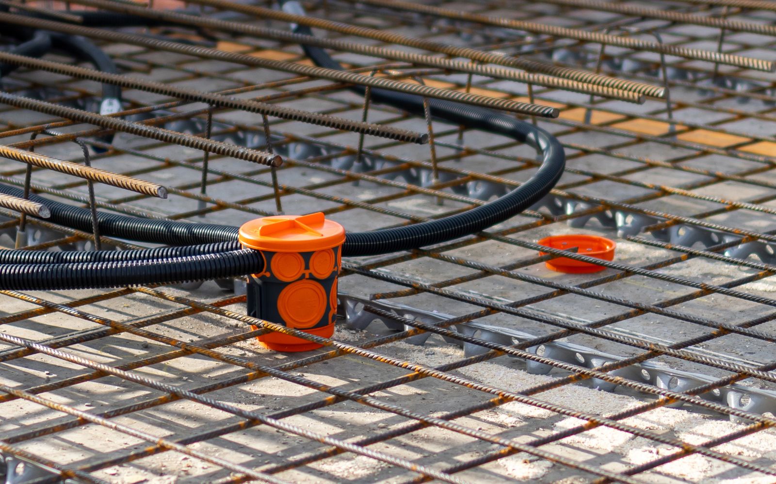 Verbindungsdose Beton luf Montageplatte Ø60x111mm Luftdicht 102x102x111mm IP3X