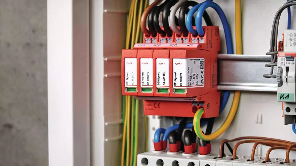 Überspannungsableiter Netzform-TN-S/TT 400VAC 1,5kV m.Fernmeldekont 4TE 20kA