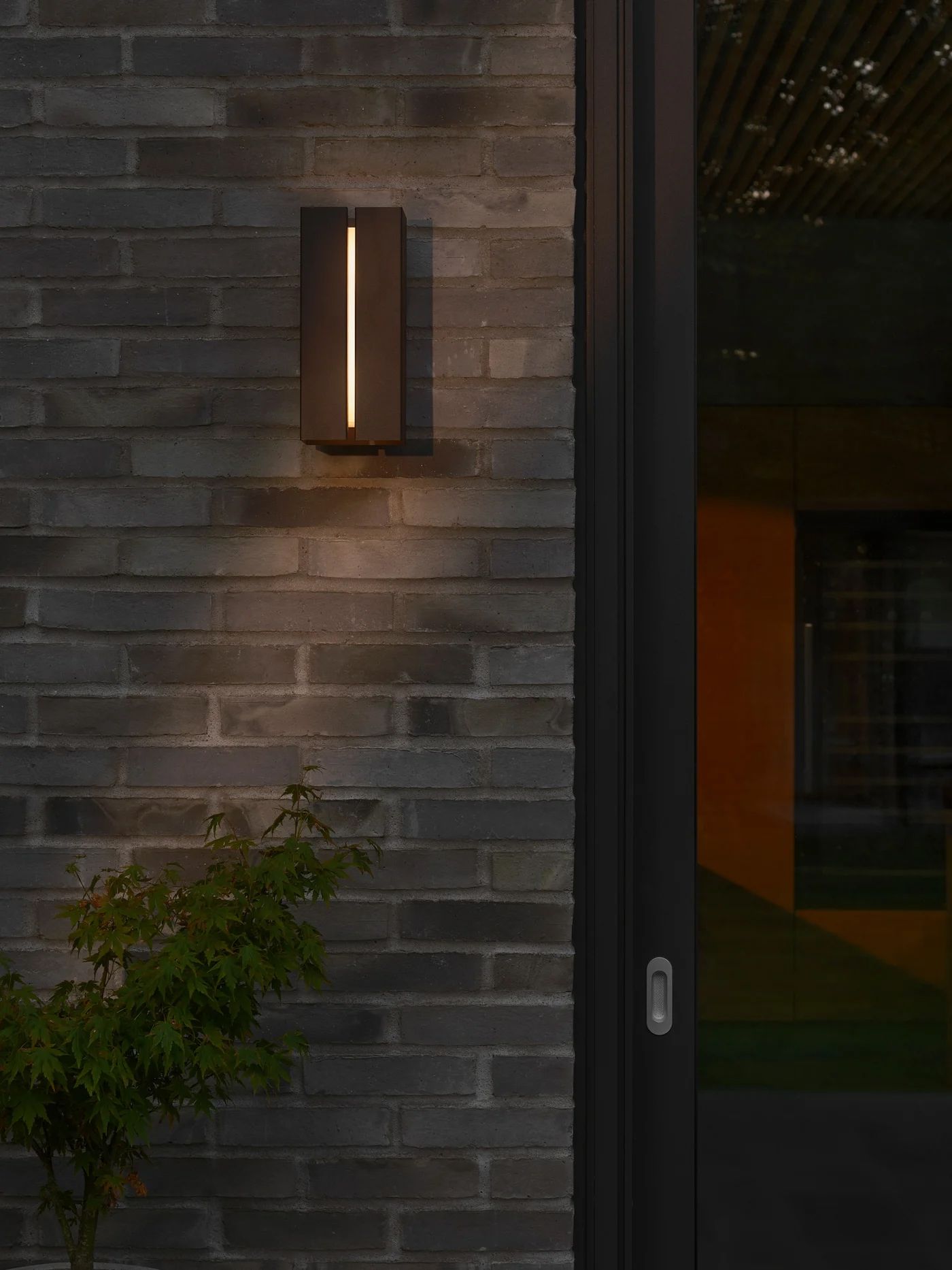 LED-Wandanbauleuchte Clarini 15W sw IP54 E27 130x125x295mm
