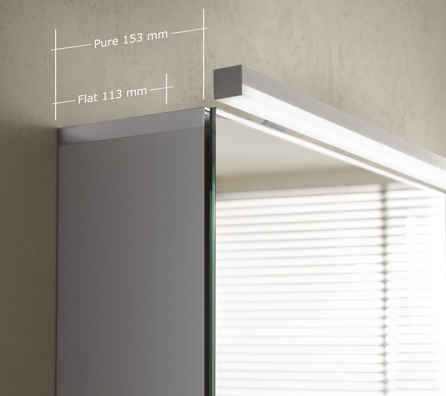 EMCO Aufputz-Lichtspiegelschrank pure LED 1200 x 728 mm, Aluminium, 3 Türen