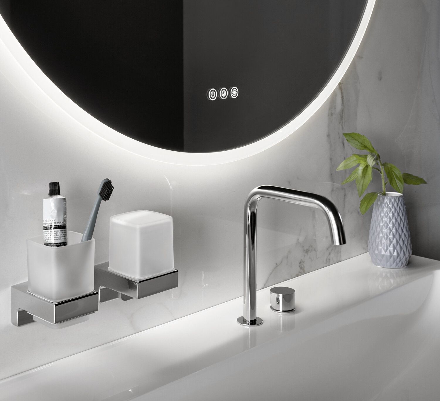 EMCO LED-Lichtspiegel Pure++ Ø 790 mm, mit umlaufender Mattierung, 3 Touchsensoren