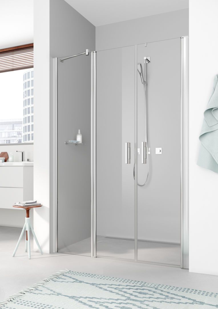 Kermi Pendeltür Pega mit Festfeld 140 x 200 cm, silber hochglanz, ESG klar Clean, rechts, auf Duschwanne