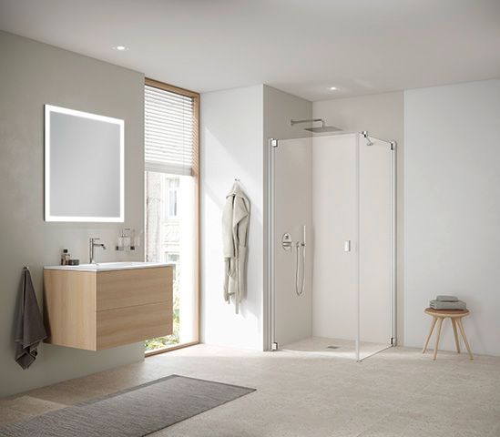 Kermi Pendeltür Raya 1-flügelig 83 x 200 cm, silber hochglanz, ESG klar Dekor Stripe 4, rechts, auf Duschplatz