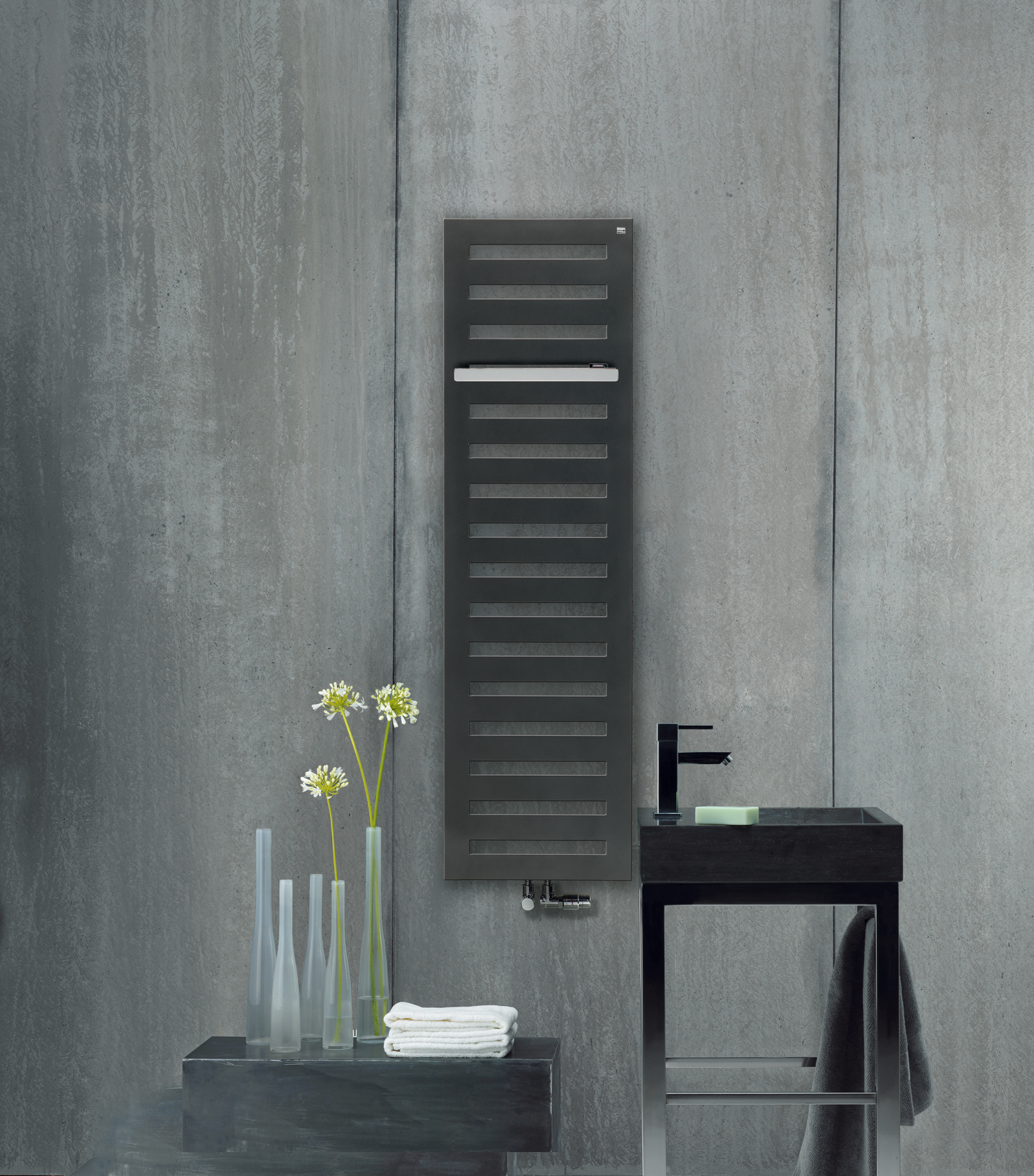 Zehnder Design-Badheizkörper Metropolitan Bar MEP-180-040, 1750 x 400 mm, Umbra grey, RAL 7022
