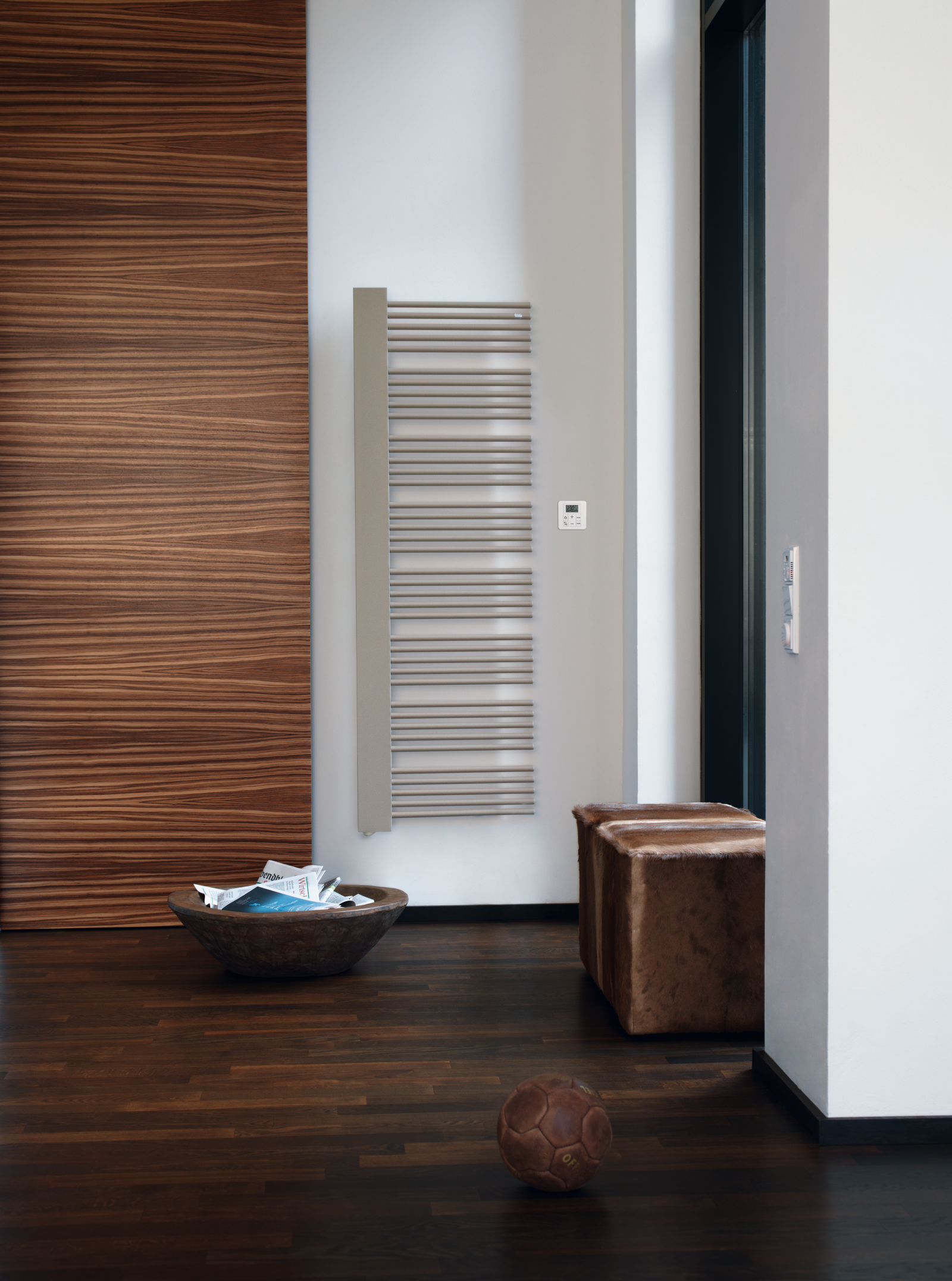 Zehnder Design-Elektroheizkörper Yucca Cover YPER-150-60/GD Blende weiss, RAL 9016, champagne, rechts