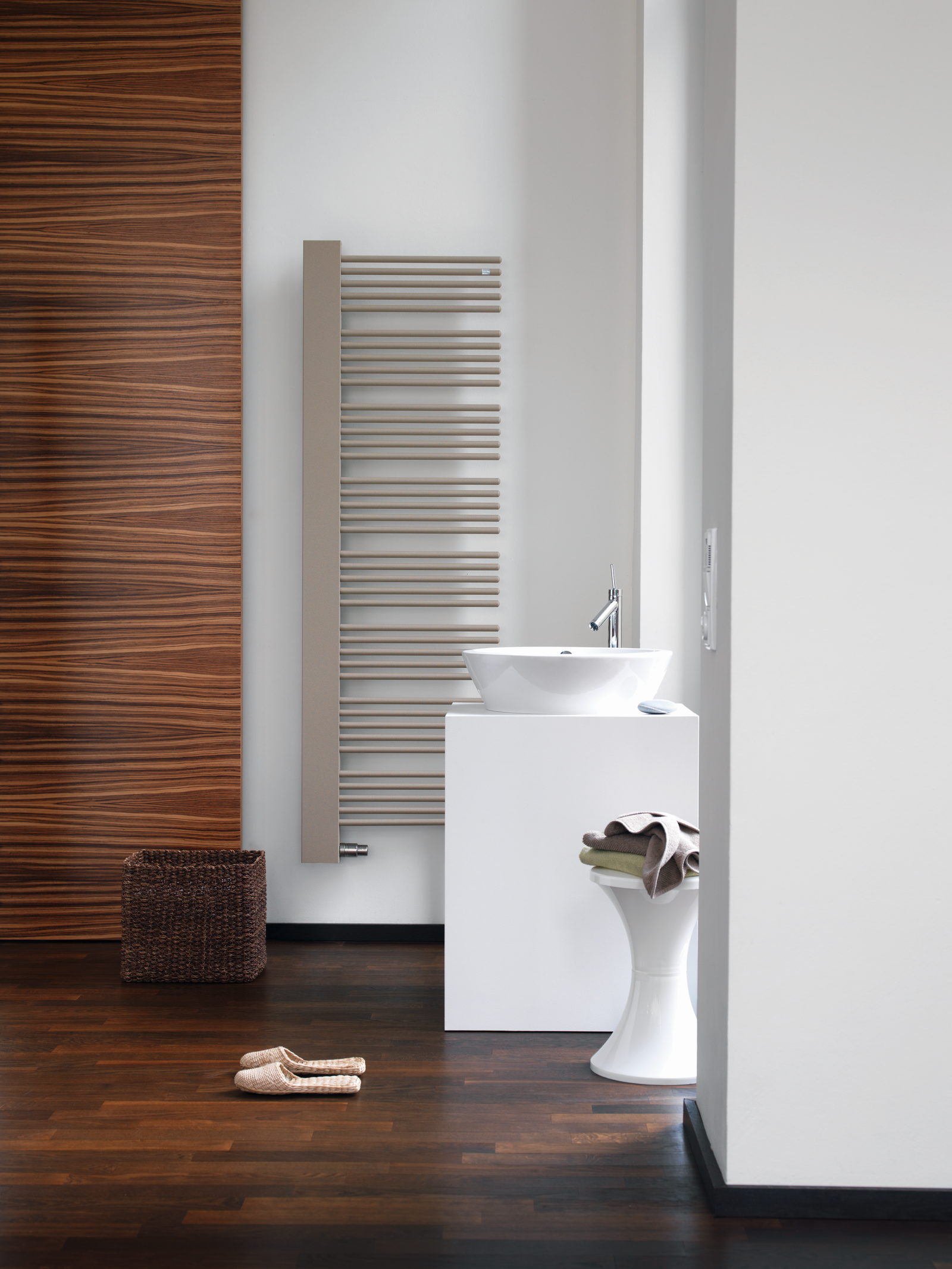 Zehnder Design-Heizkörper Yucca Cover YPR-180-60, 1828 x 582 mm, weiss, RAL 9016, rechts